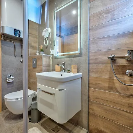 Aurora Onore Apartment *