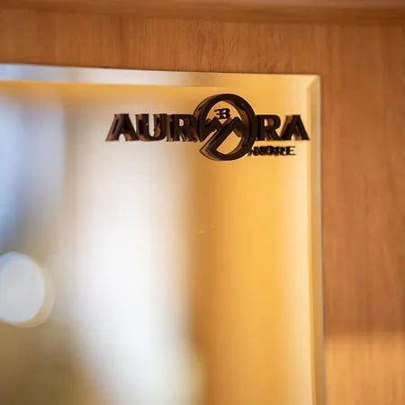 Aurora Onore *